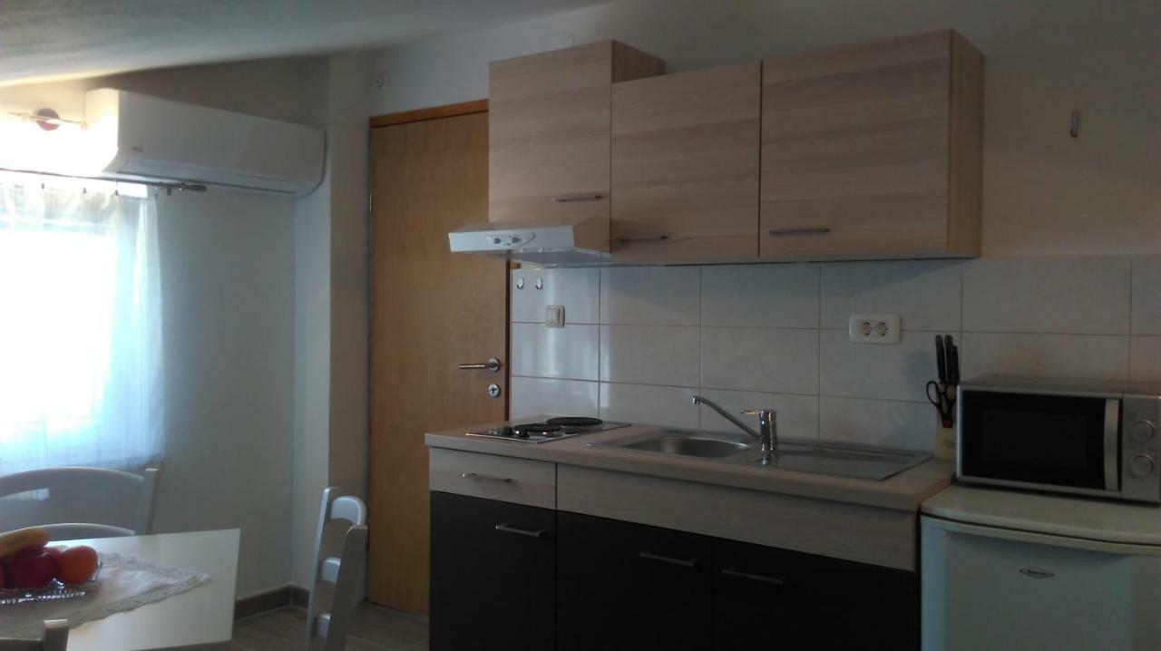 Mali Delfin Apartment Sveti Juraj Exterior photo